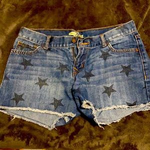 old navy size 6 (women) blue jean shorts with black stars